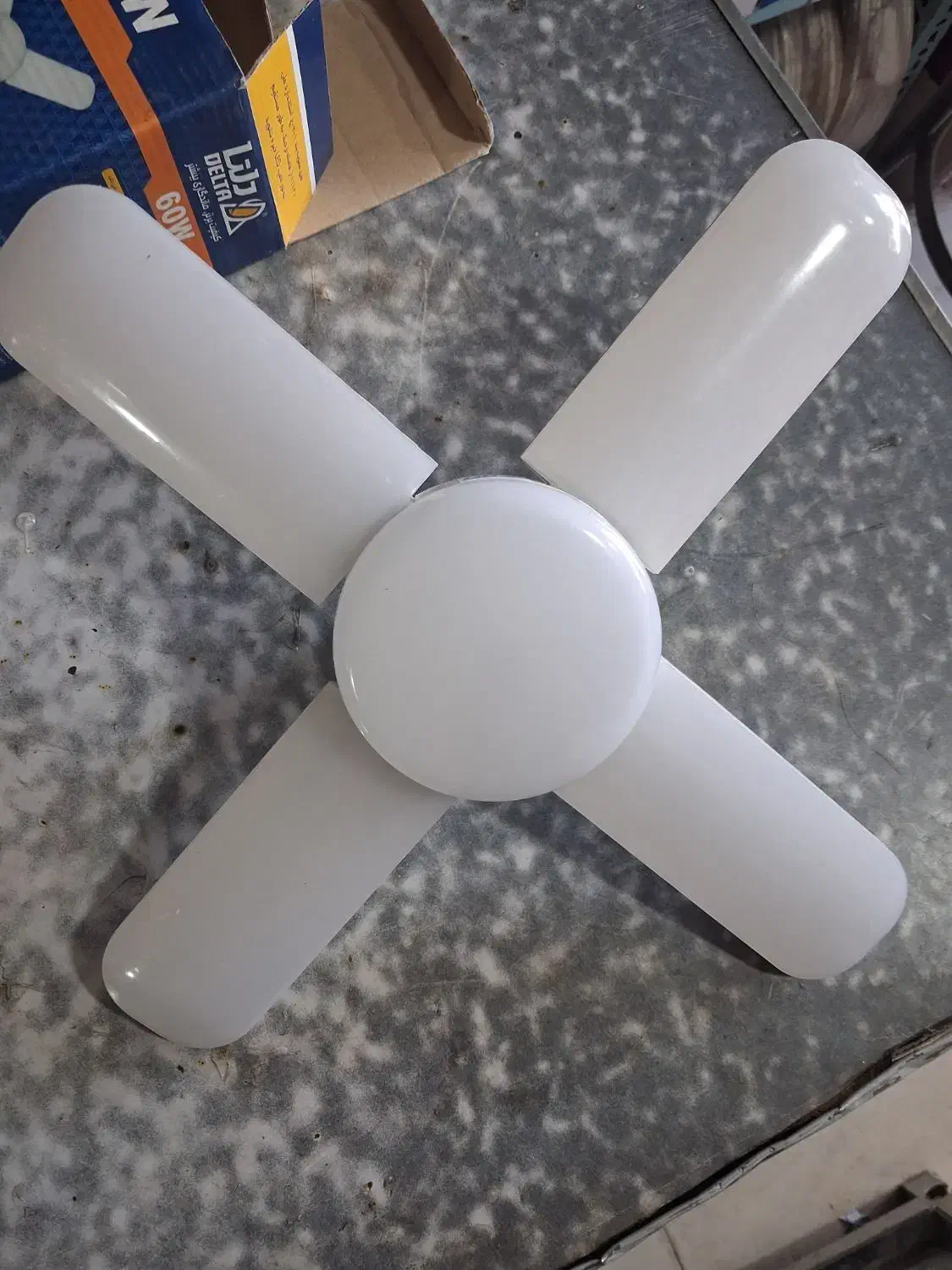 لامپ چهار پر ۶۰ وات و۴۰ وات|لامپ و چراغ|اهر, |دیوار