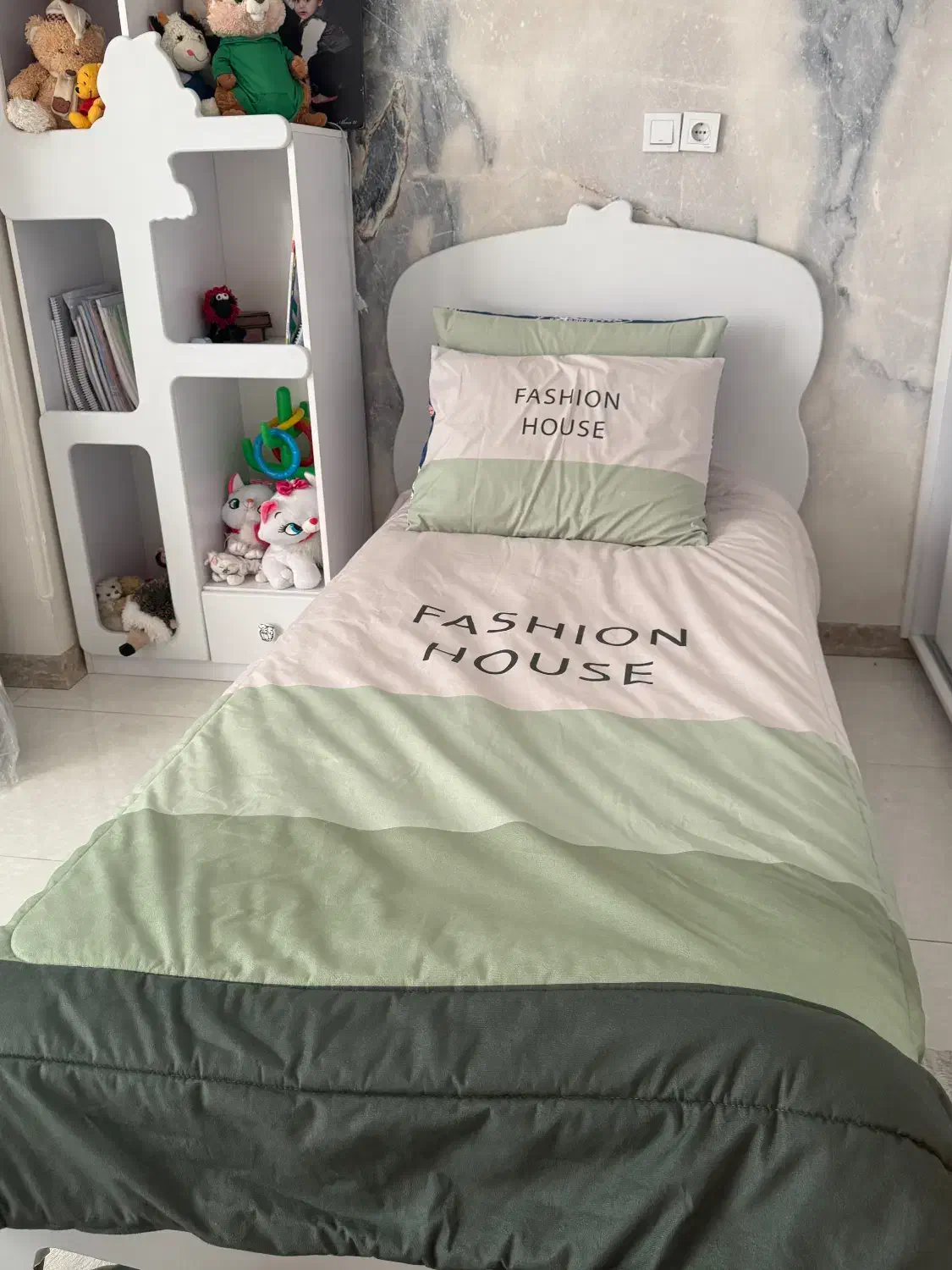 تخت و کمد و میزتحریر کتابخانه|تخت و سرویس خواب|ساوه, |دیوار