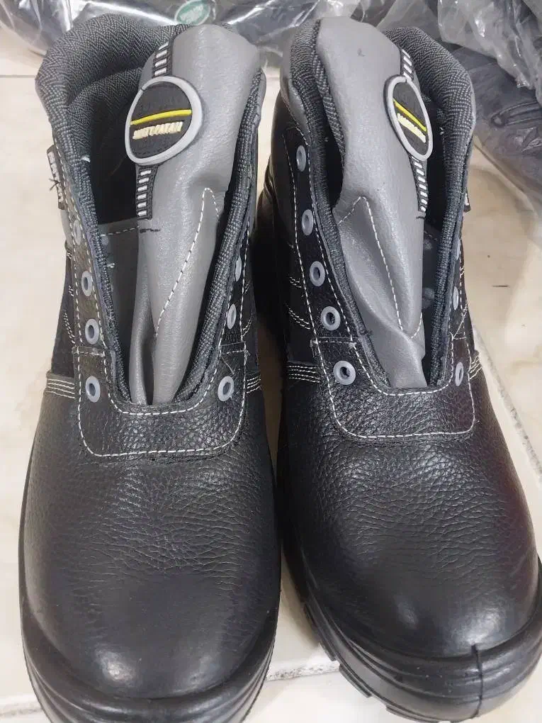 کفش کار|کیف، کفش، کمربند|قرچک, باقرآباد|دیوار