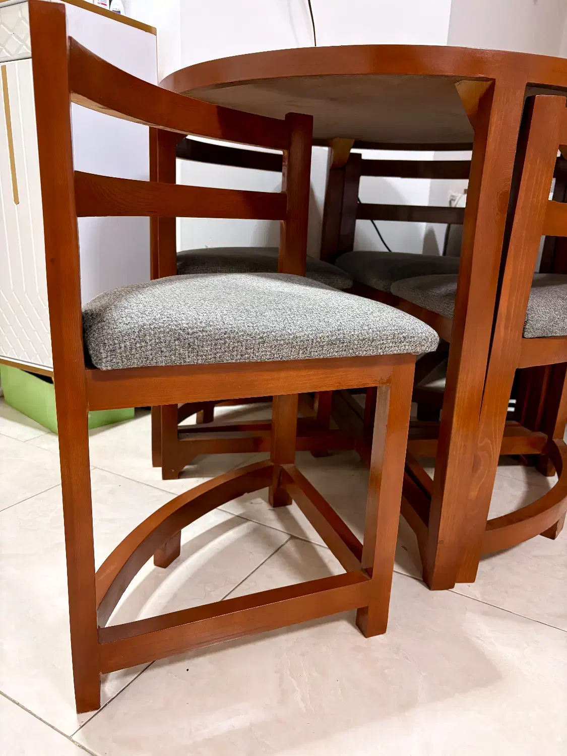 میز ناهار خوری ۴ نفره کم جا گرد|میز و صندلی غذاخوری|بابل, |دیوار