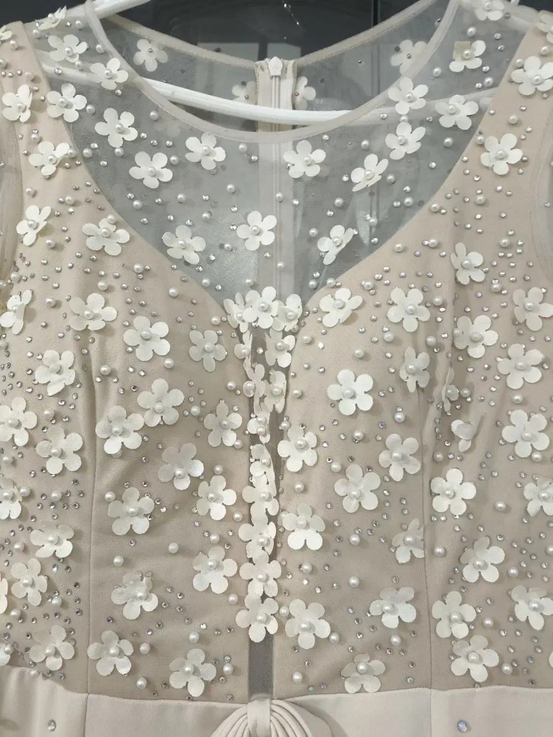 لباس مجلسی|لباس|اصفهان, ولدان|دیوار