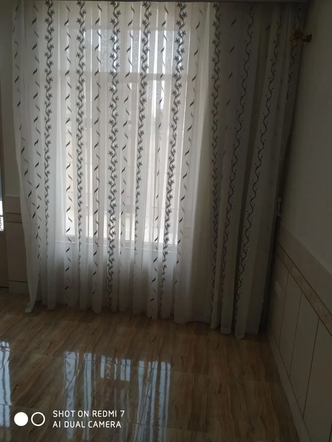 پرده|پرده، رانر، رومیزی|برخوار, |دیوار