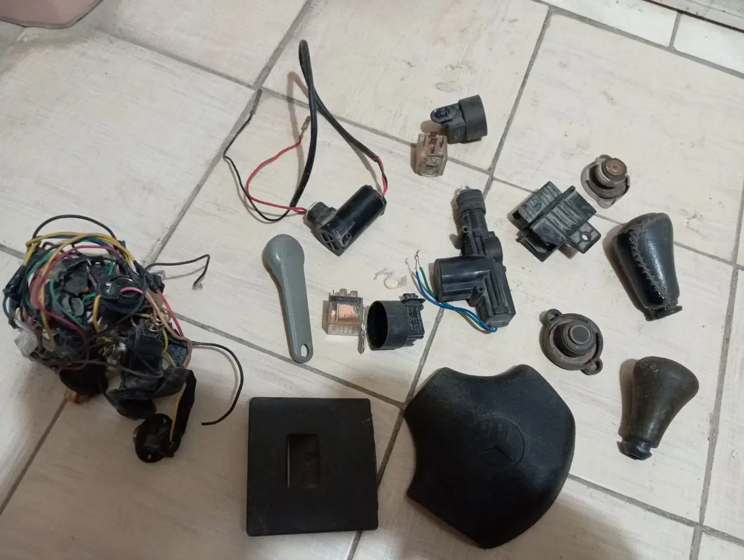 یک روغن ماشین پلم ۱۰-۴۰ زادو snو چند وسایل ماشین|قطعات یدکی و لوازم جانبی|شیراز, شهرک دارایی|دیوار