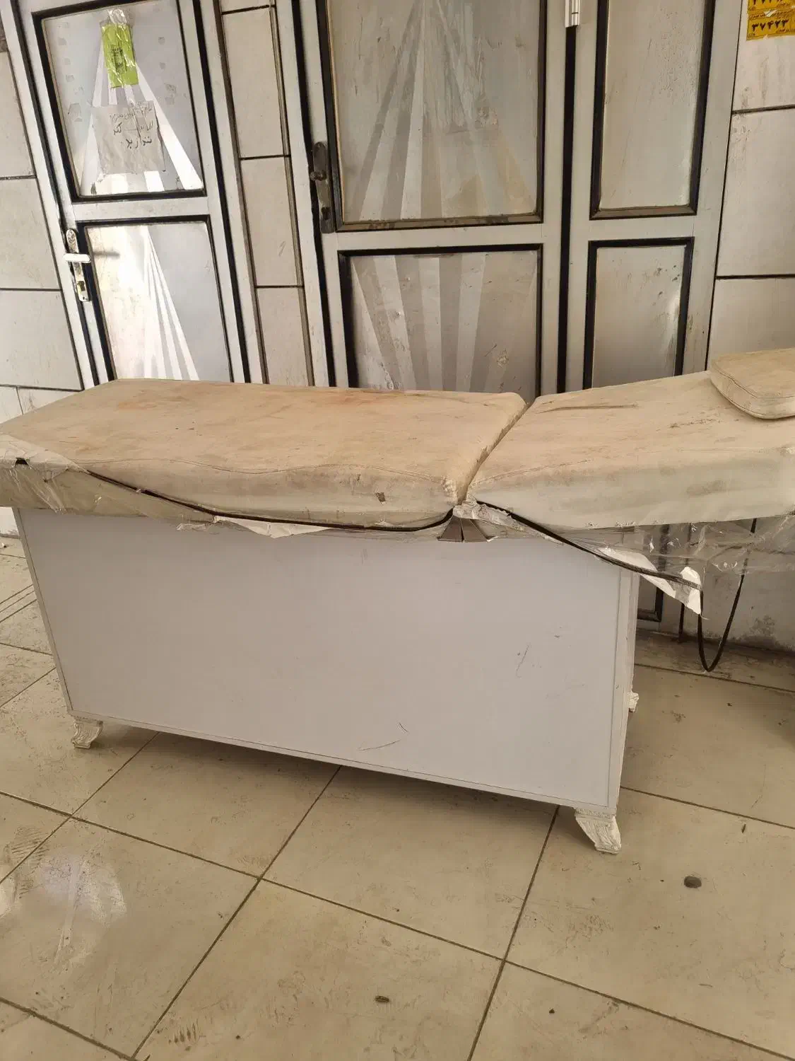 فروش کمد دیواری آرایشگاه و میز اپلاسیون|خدمات آرایشگری و زیبایی|دوگنبدان, |دیوار