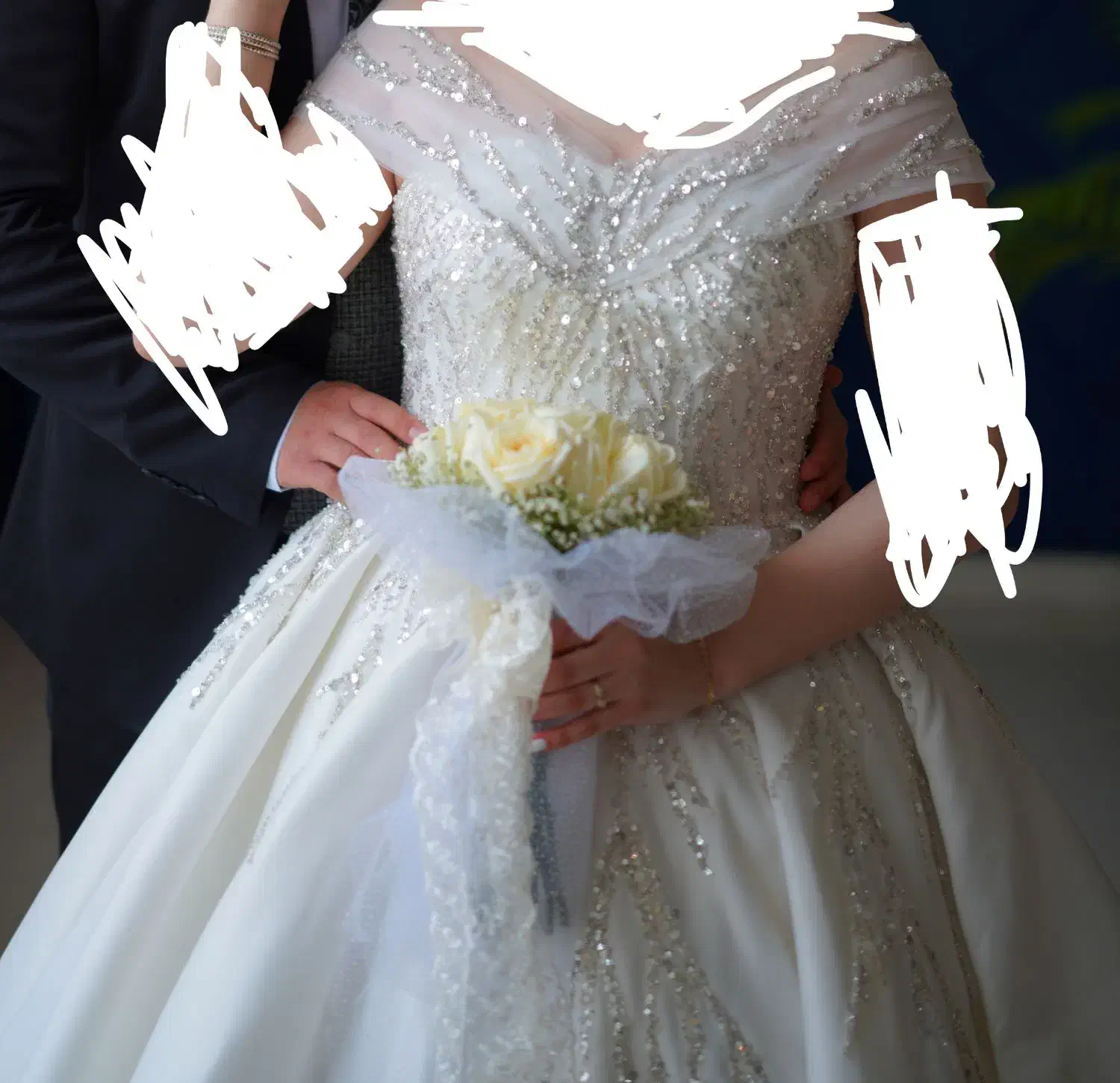 لباس عروس لباس فرمالیته لباس عقد تمیز و سالم|لباس|رشت, منظریه|دیوار