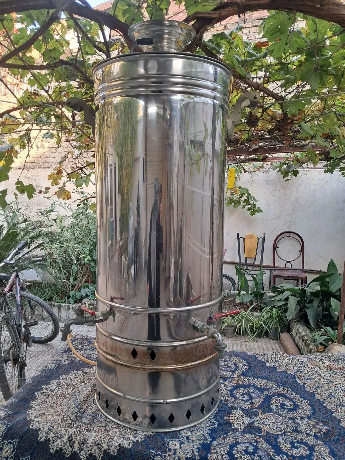 سماورخیلی بزرگ هیئتی-۲ شیره|سماور، چایساز، قهوهساز|گرگان, |دیوار