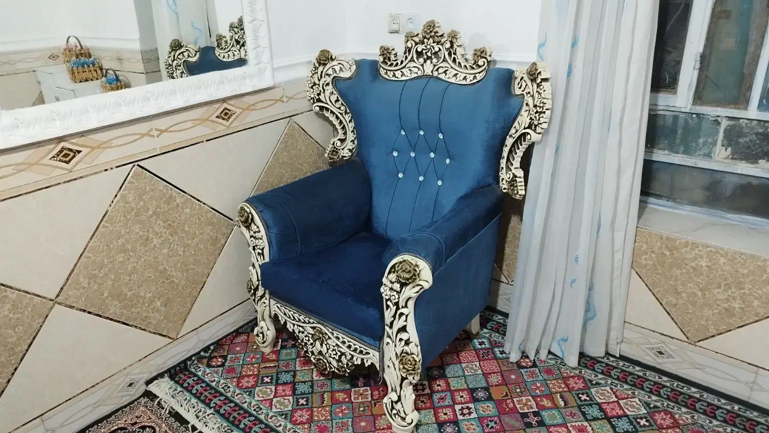 مبل سلطنتی 7 نفره و زیر TV|مبلمان خانگی و میز عسلی|یاسوج, |دیوار