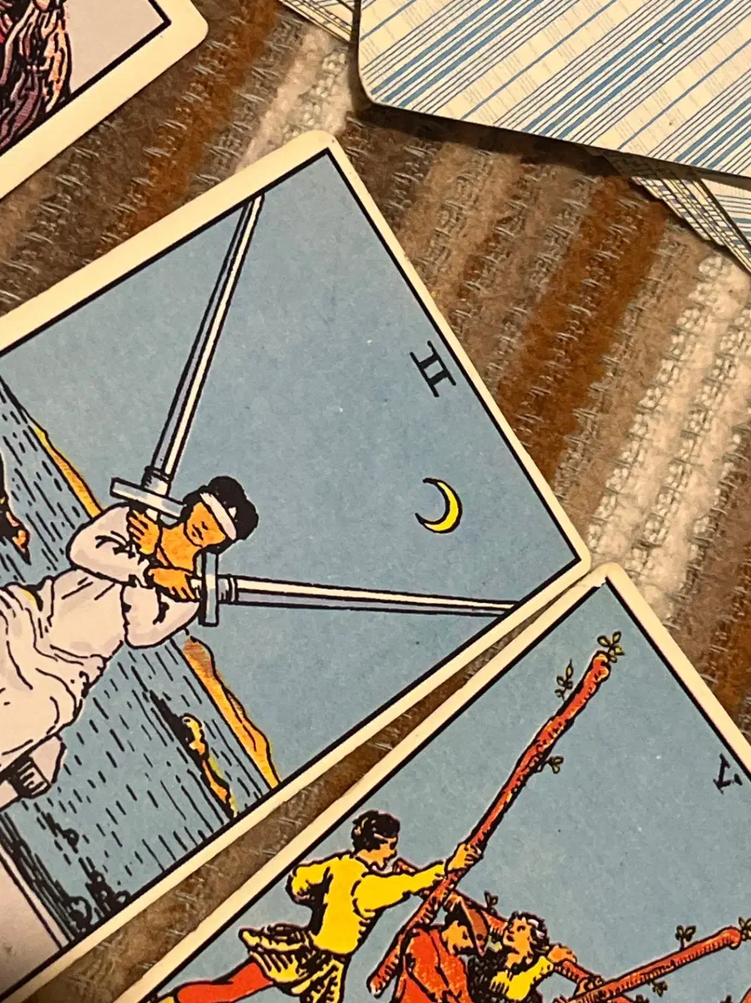 فال تاروت و ورق|خدمات پذیرایی، مراسم|اصفهان, باغ زرشک|دیوار