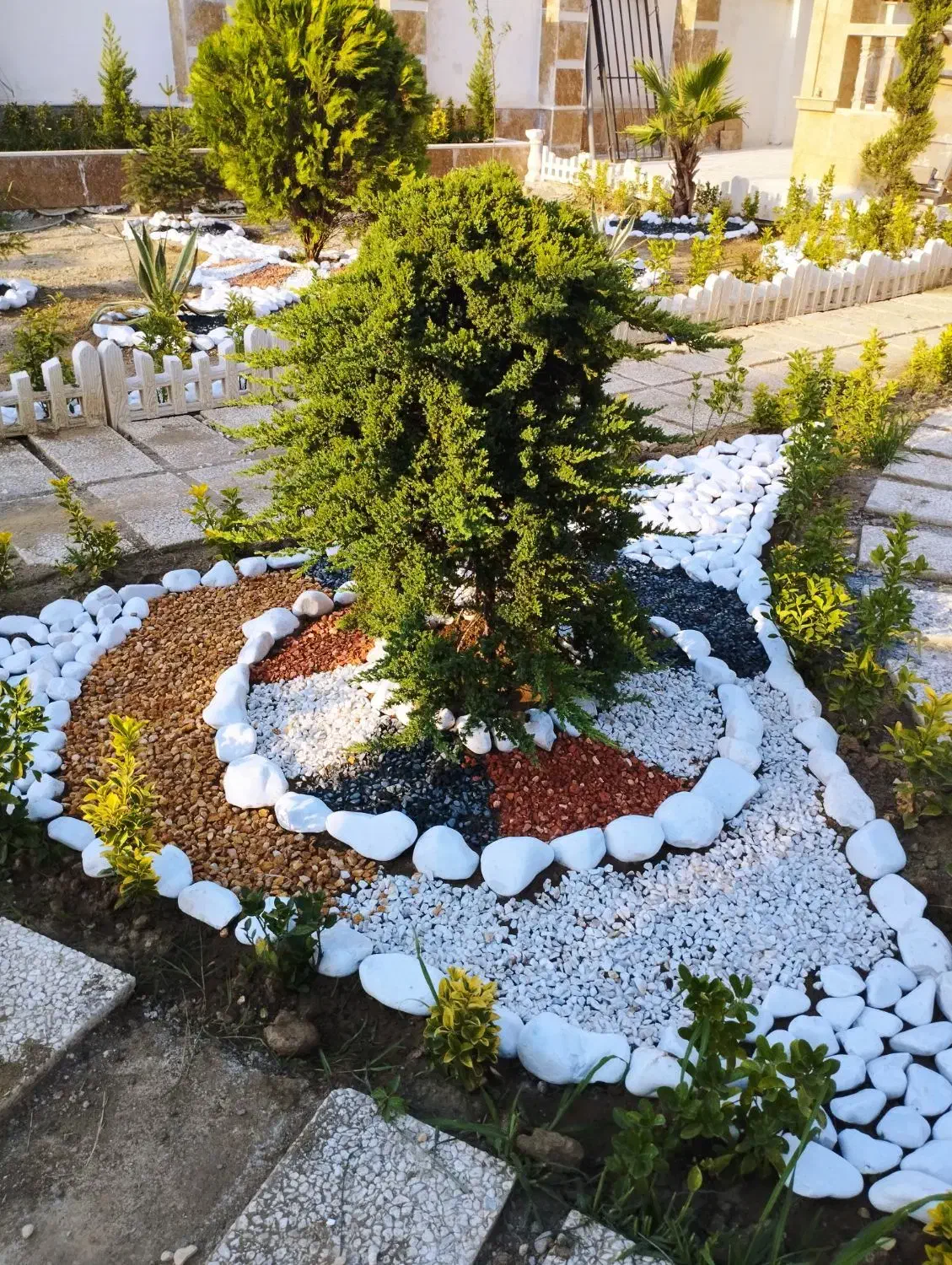 باغبانی ، درختکاری و طراحی فضای سبز|خدمات باغبانی و درختکاری|فومن, |دیوار