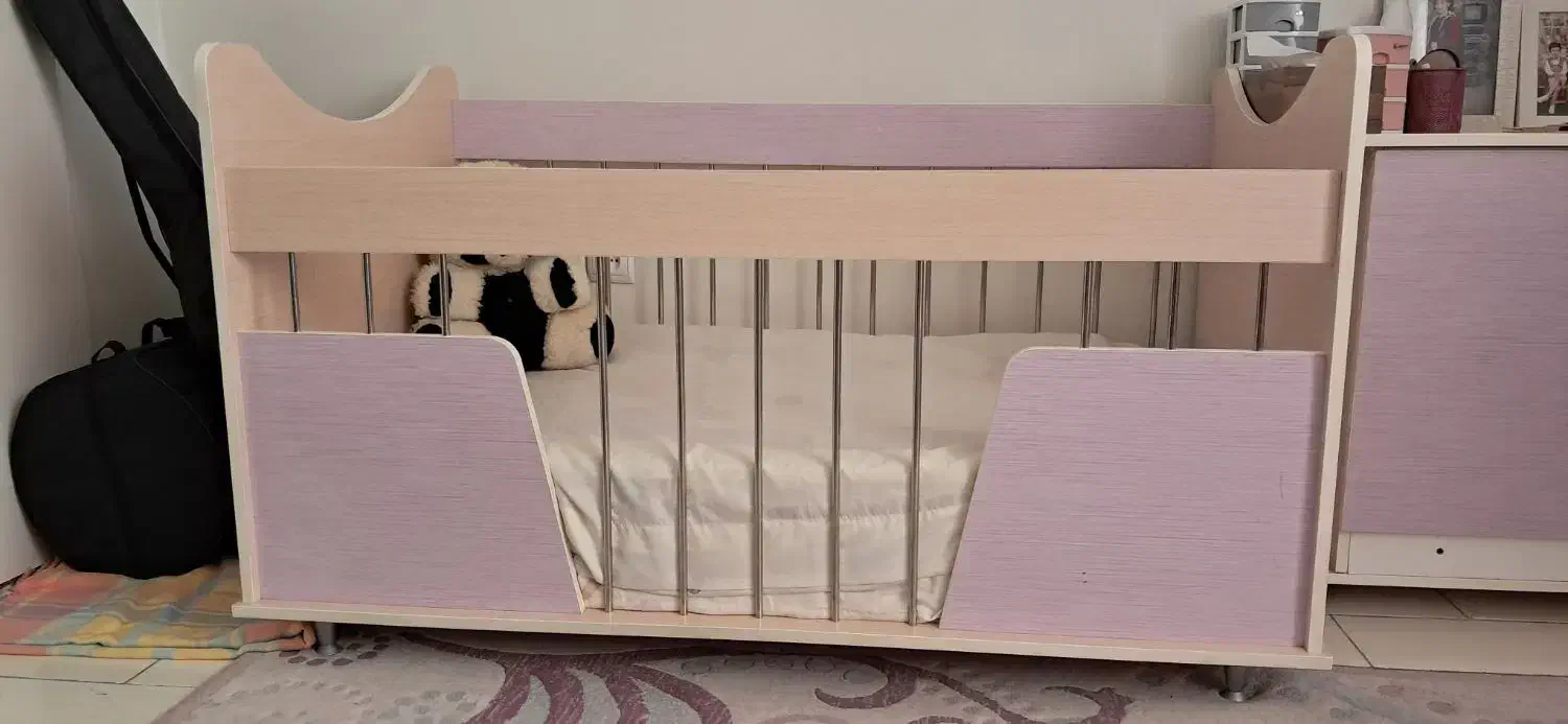 تخت کودک و تشک و میز تحریر|تخت و سرویس خواب|مشکیندشت, |دیوار