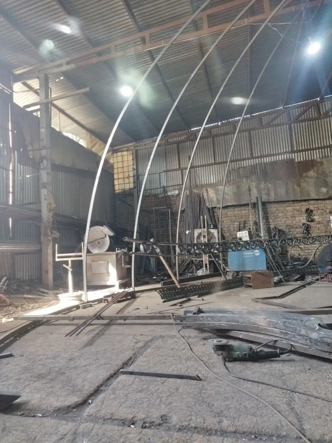 استخدام کارگر نیم ماهر و جوشکار درب و پنجره|استخدام صنعتی، فنی، مهندسی|کرمانشاه, |دیوار