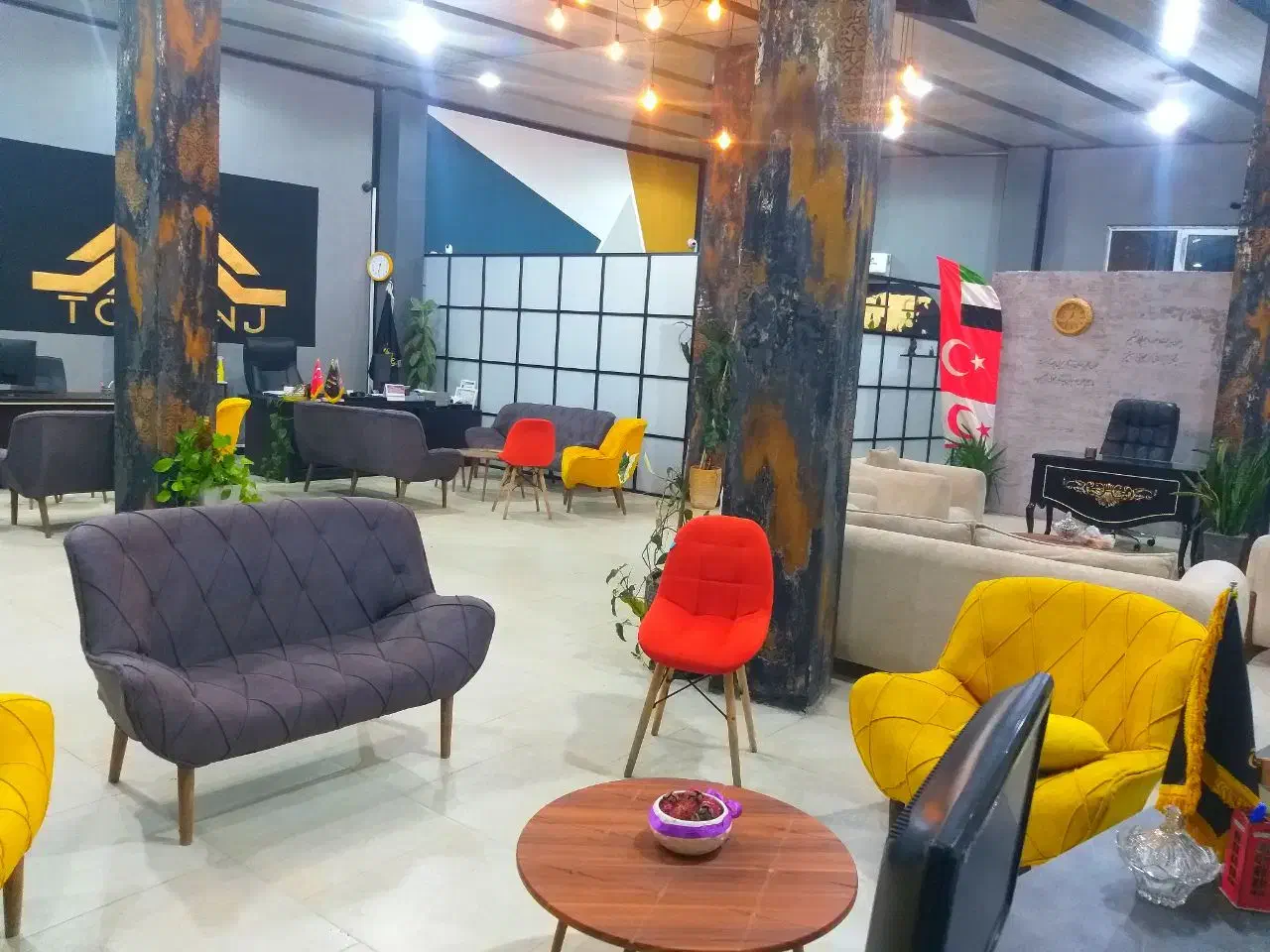 استخدام منشی مسلط به کامپیوتر در هلدینگ ترنج|استخدام اداری و مدیریت|سرخرود, |دیوار