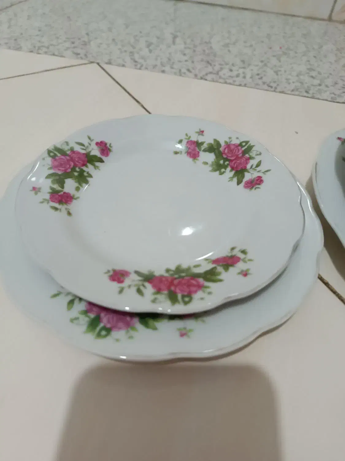 چینی قدیمی گل قرمز|ظروف سرو و پذیرایی|اصفهان, عمان سامانی|دیوار