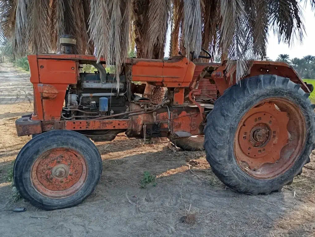 تراکتور|خودرو سنگین|شمیل, |دیوار