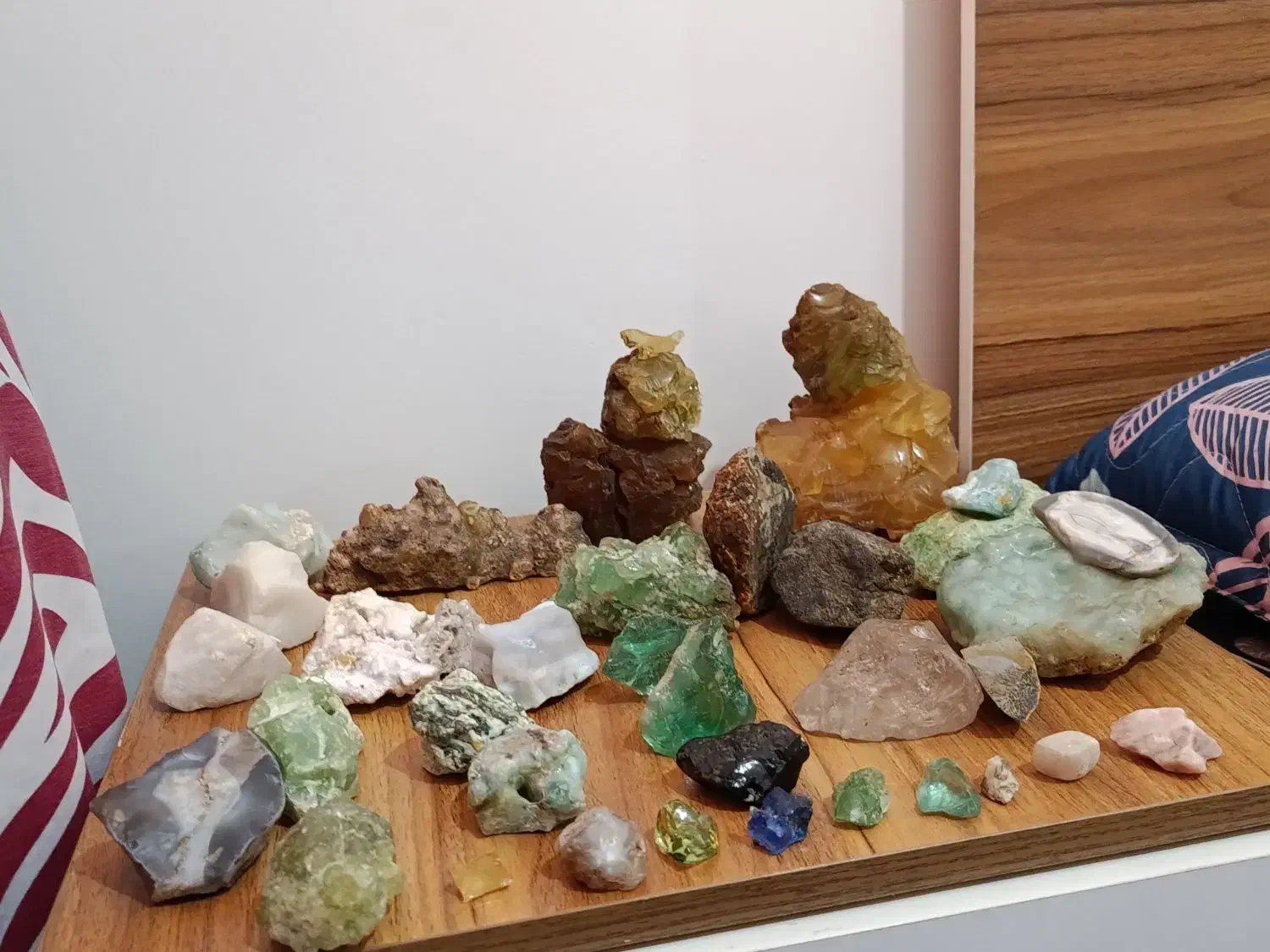 سنگ های قیمتی|جواهرات|زنجان, |دیوار