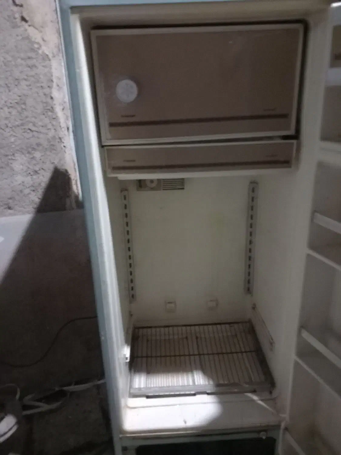 ارج قدیمی|یخچال و فریزر|گلبهار, شهر جدید گلبهار|دیوار