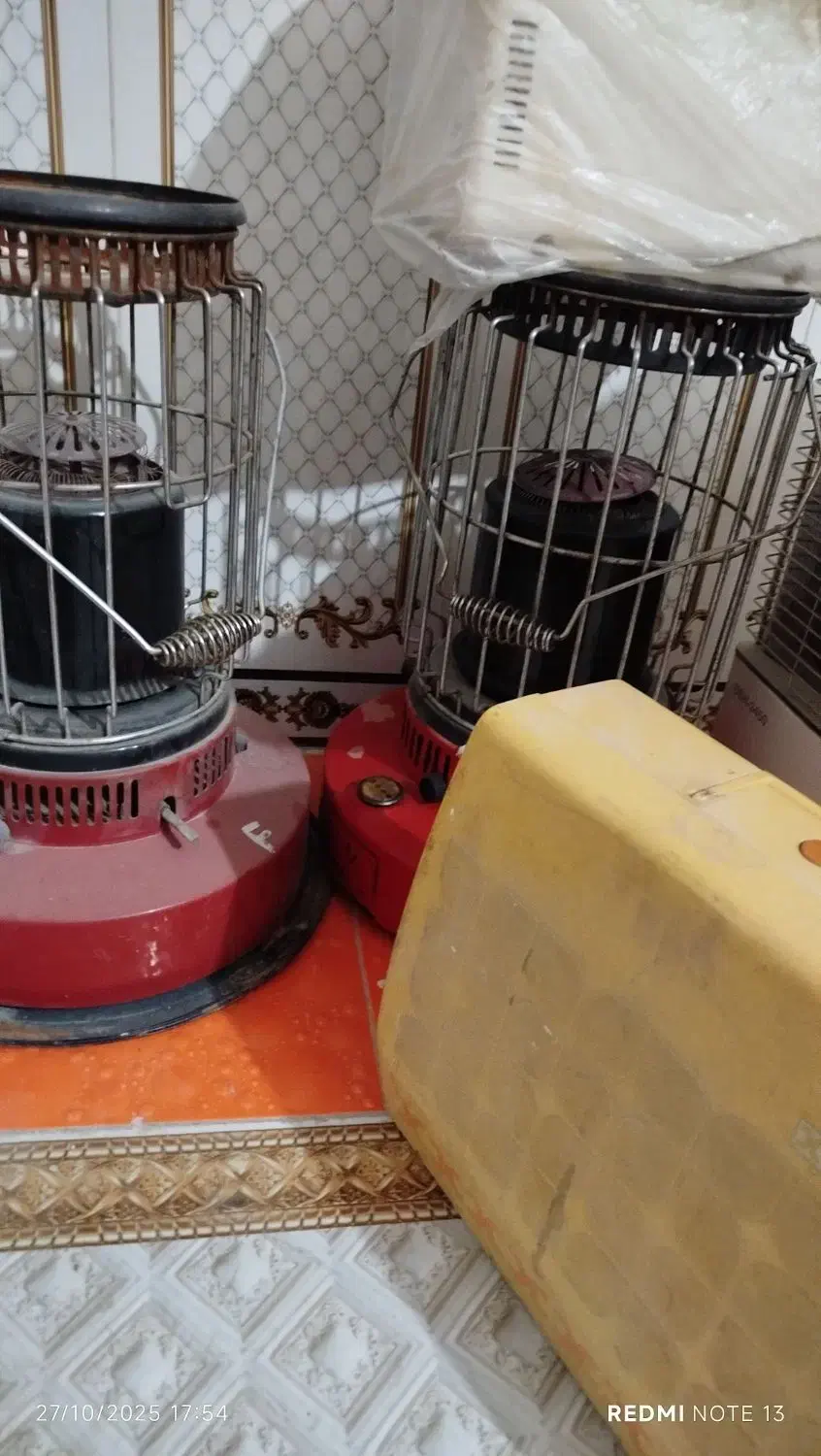 پشتی و چراغ نفتی|پشتی|زهک, |دیوار