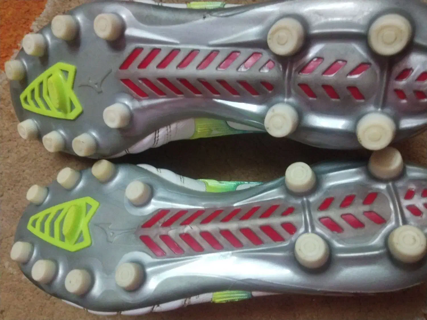 کفش میزانو فوتبالی|کیف، کفش، کمربند|مشهد, کلاهدوز|دیوار