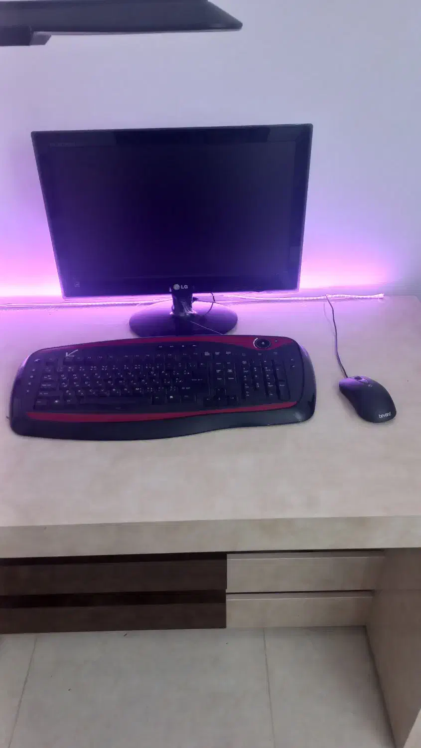 کامپیوتر|رایانه رومیزی|برخوار, |دیوار