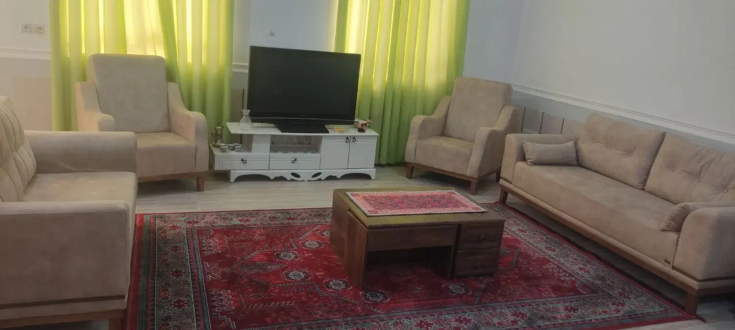 فروش دو دست مبل ۸ و ۷ نفره با میز وسط و عسلی|مبلمان خانگی و میز عسلی|دوگنبدان, |دیوار