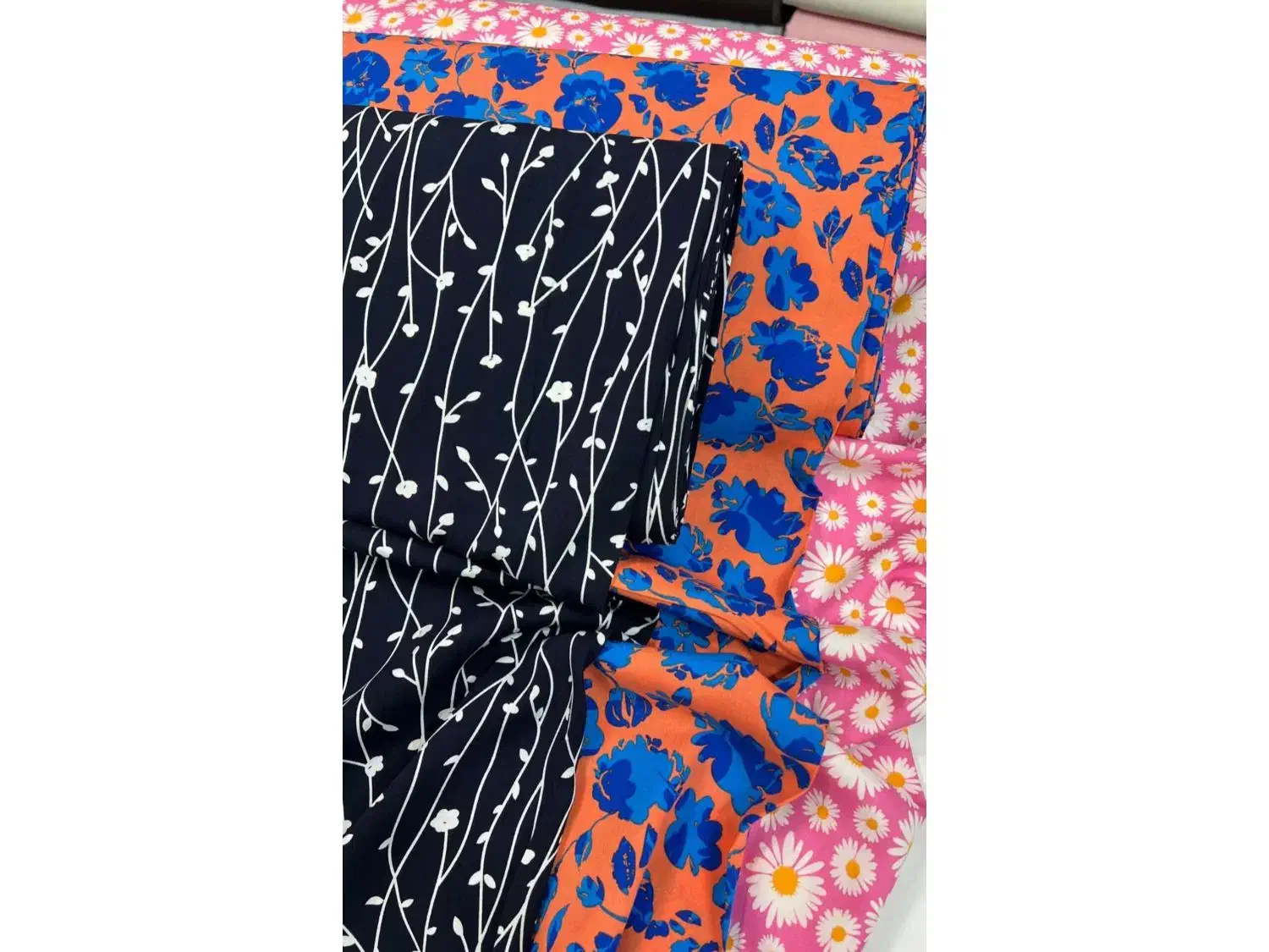 طرح خاصِّ دلنشین نخ دوبیِ نخینه|لباس|گنبد کاووس, |دیوار