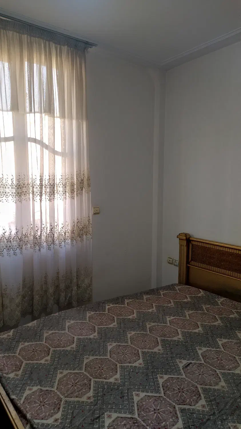 اتاق 12 متری (هم‌خانه)