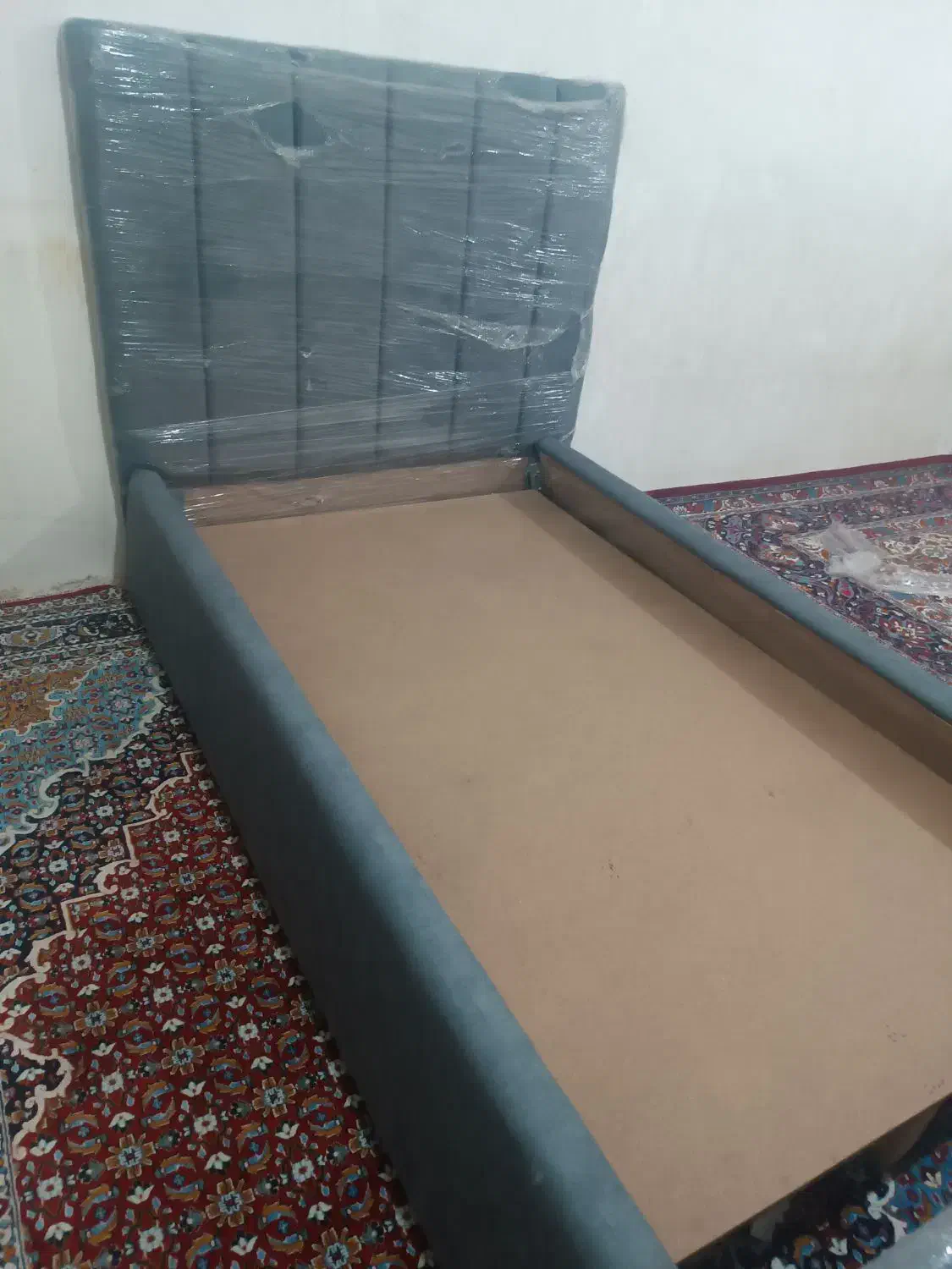 تخت خواب بدون تشک سایز ۱۲۰در ۱۹۰|تخت و سرویس خواب|شهریار, رزکان|دیوار