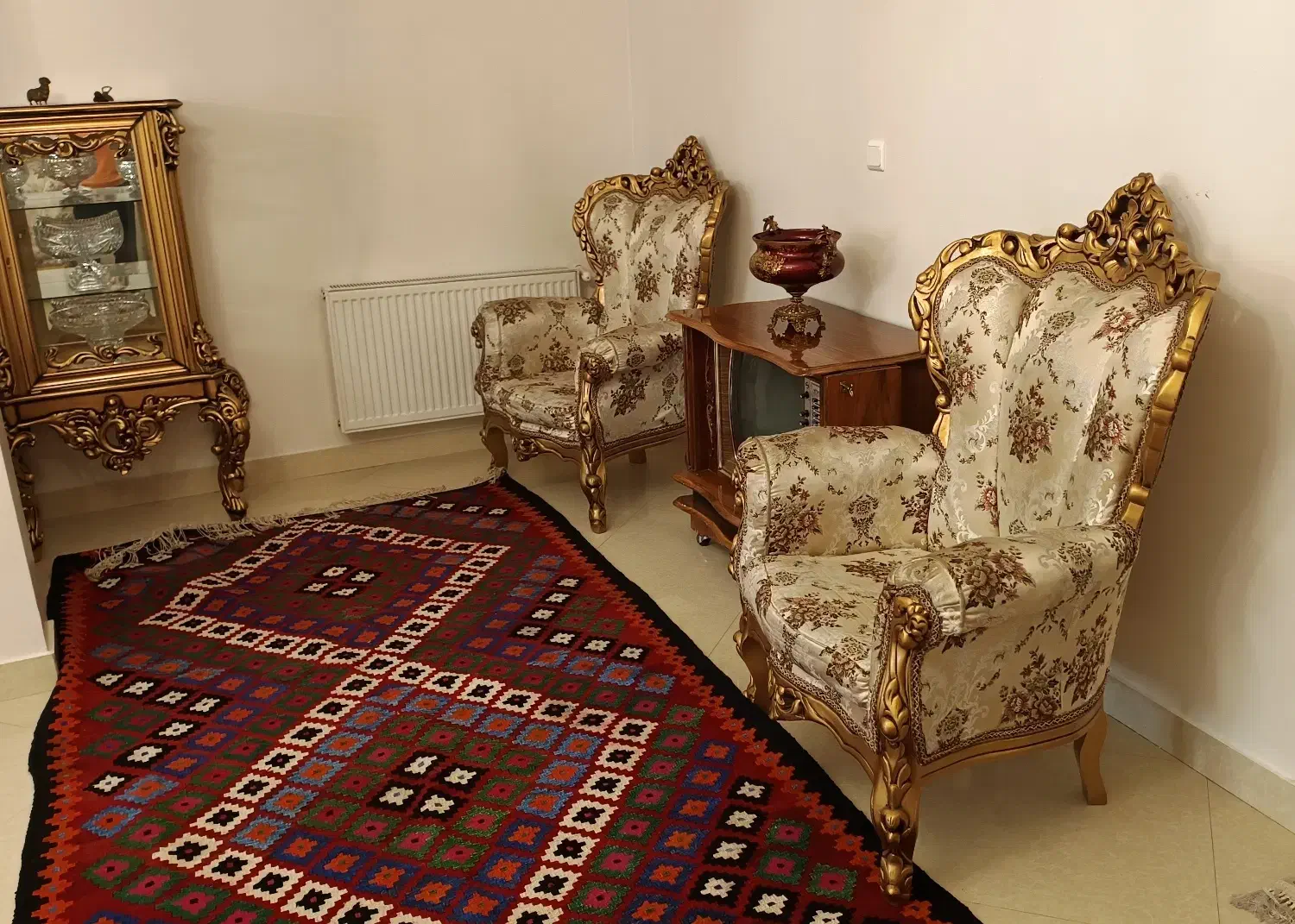 مبلمان ، ویترین ، آینه کنسول، تختخواب دونفره|تخت و سرویس خواب|تهران, بوستان چیتگر|دیوار