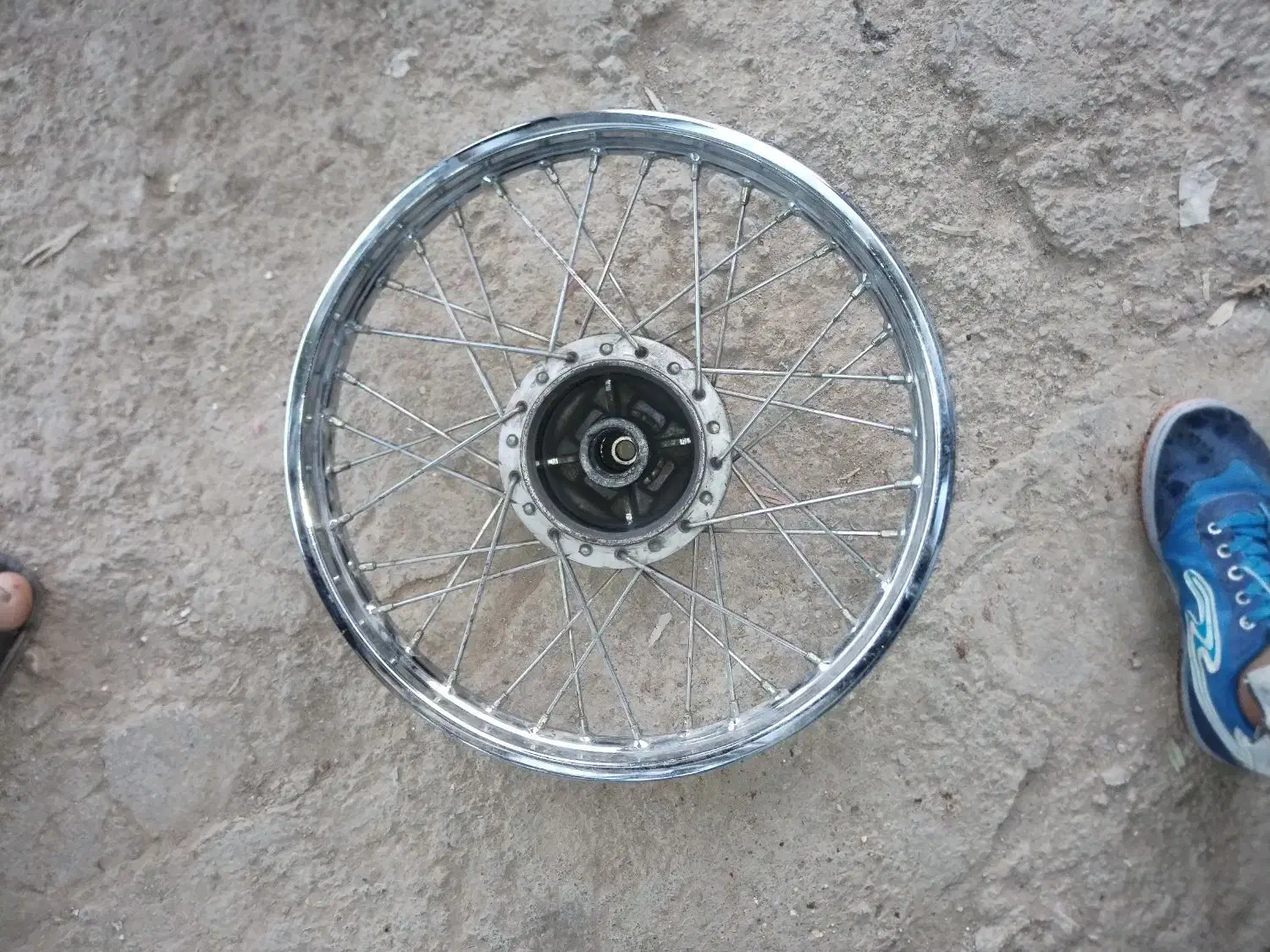 رینگ عقب هوندا 125|موتورسیکلت|شیراز, بالا کفت|دیوار