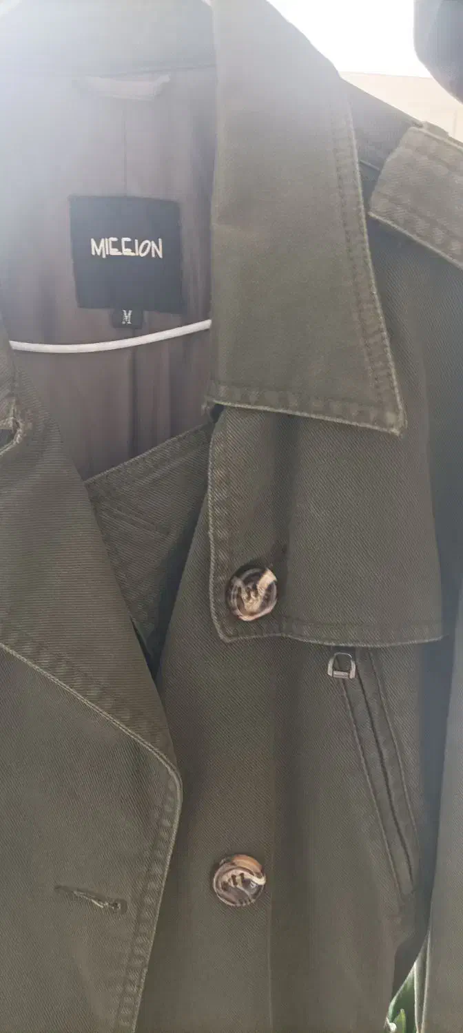 کاپشن|لباس|رودسر, |دیوار