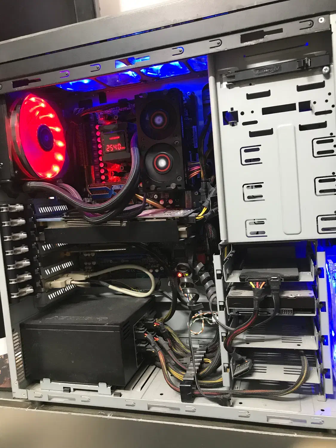 کیس کامپیوتر گیمینگ|رایانه رومیزی|گنبد کاووس, |دیوار