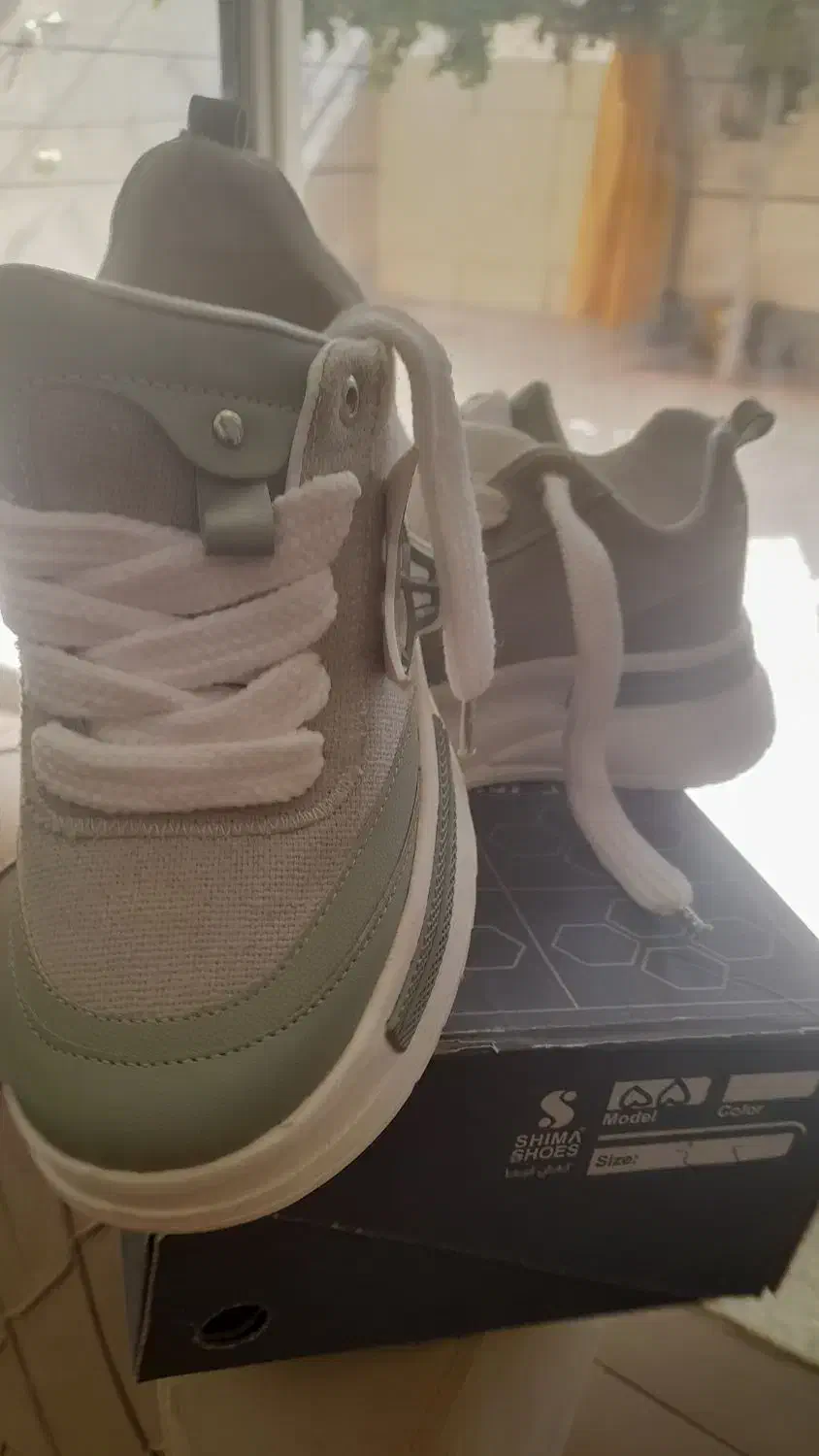 کفش  اسپرت  سایز  ۴۰|کیف، کفش، کمربند|برخوار, |دیوار