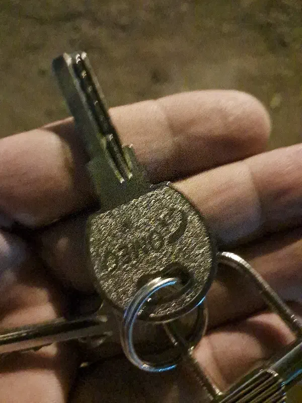 گمشده|اشیا|آبادان, |دیوار