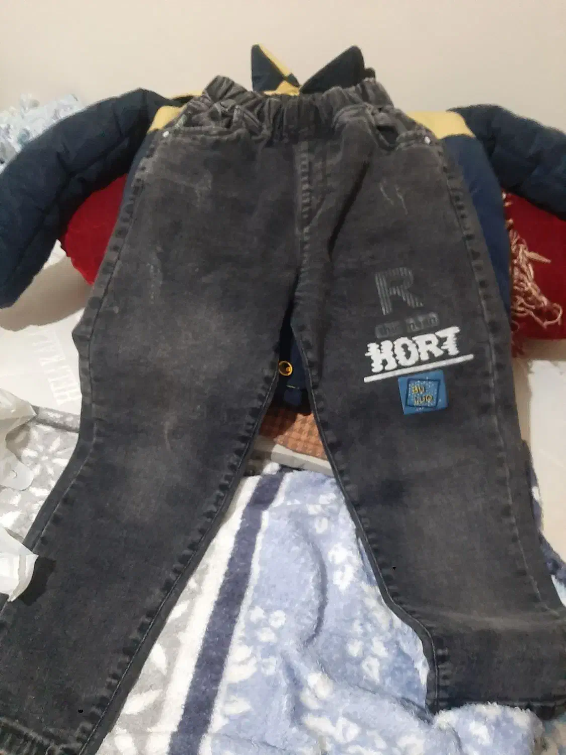 کت بچگانه همراه بااسلش|کفش و لباس بچه|اصفهان, سودان|دیوار