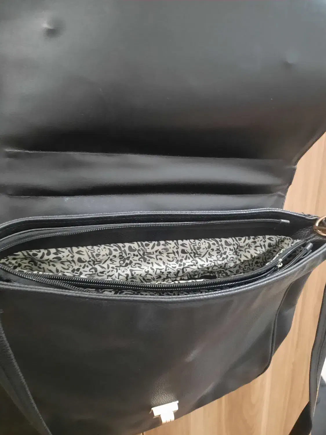 کیف دانشجوی نو|کیف، کفش، کمربند|ارومیه, |دیوار