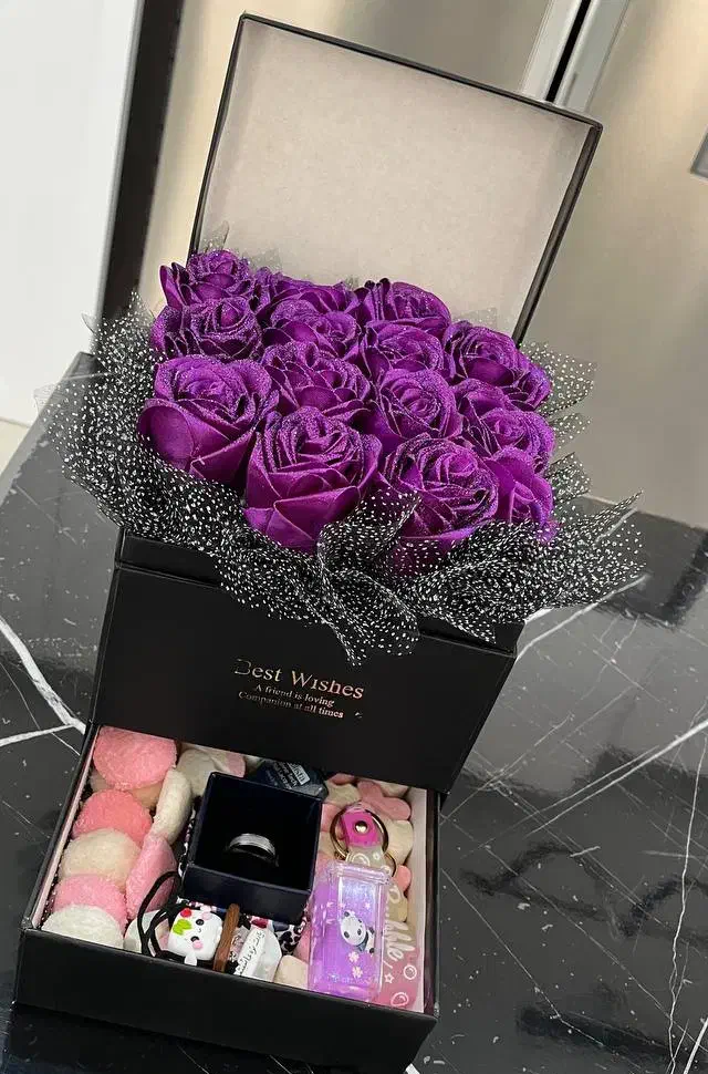 باکس گل و دسته گل مناسب ولنتاین و کادویی|گل مصنوعی|ساوه, |دیوار