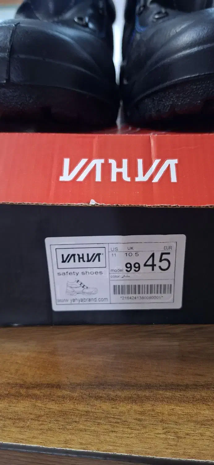 کفش کار نو|کیف، کفش، کمربند|رشت, رشتیان|دیوار