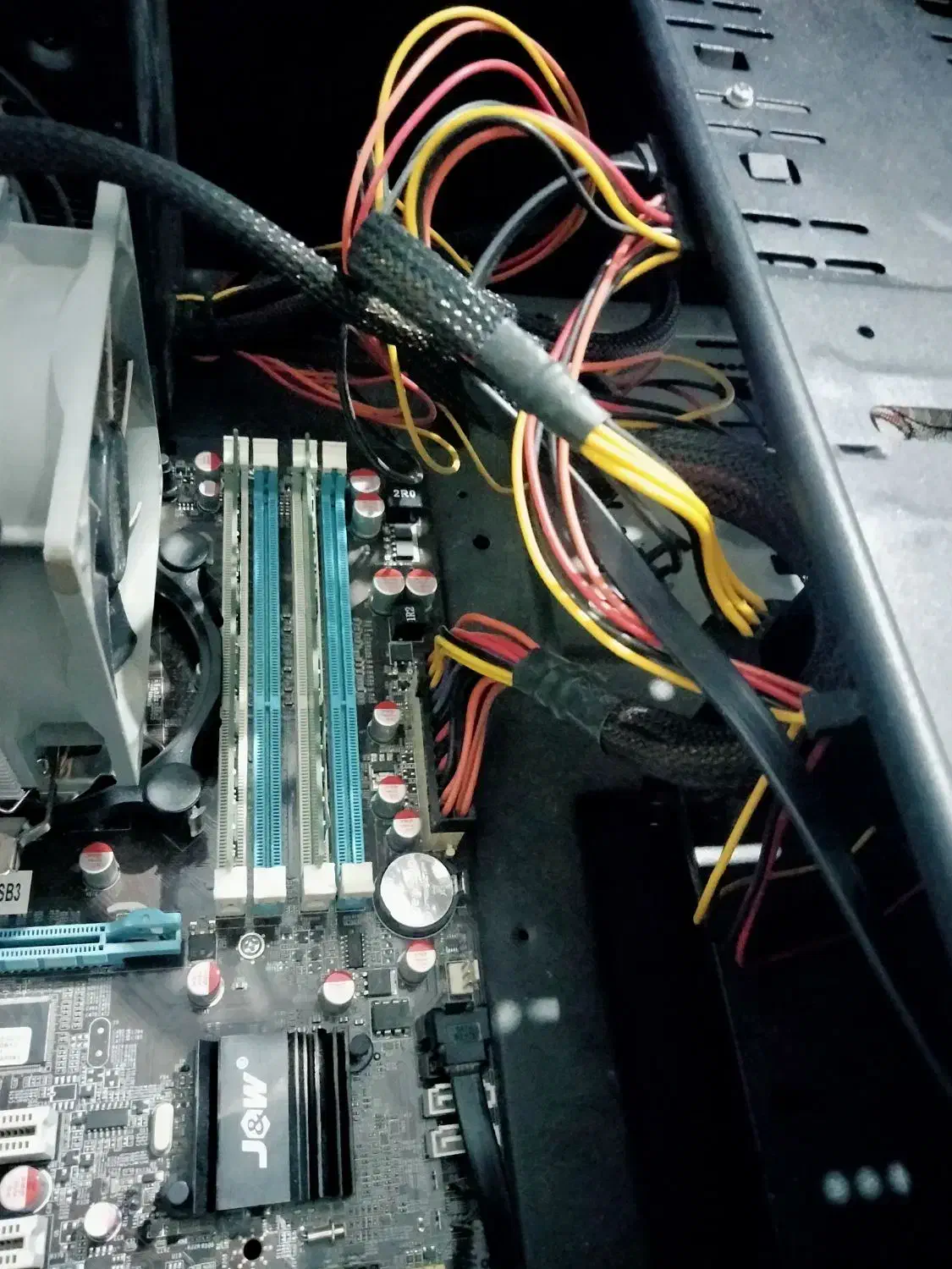 یک عدد کیس اقتصادی|رایانه رومیزی|اشنویه, |دیوار