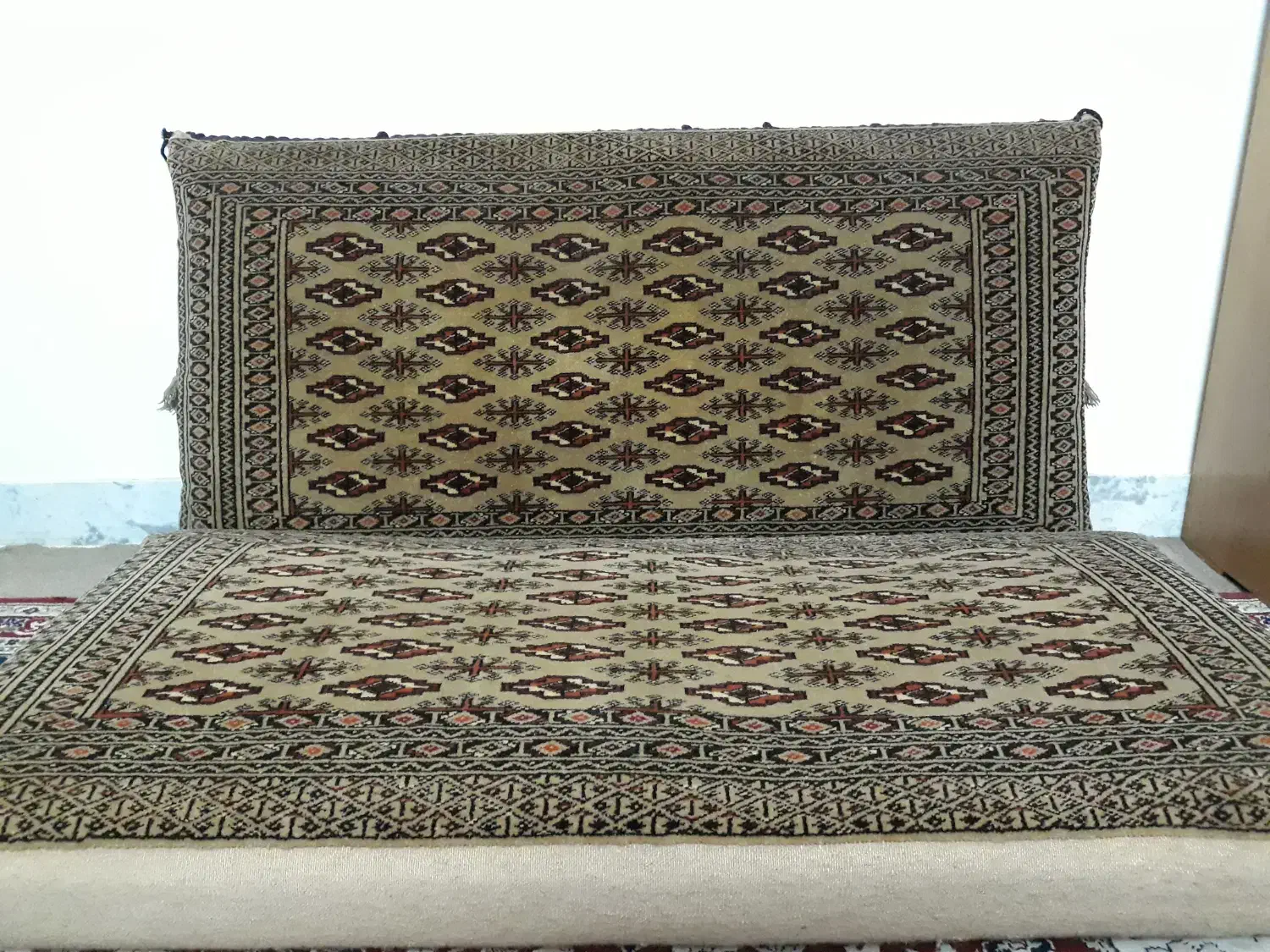 یک جفت پشتی دستبافت و یک جفت پشتی ماشینی|پشتی|ساری, |دیوار