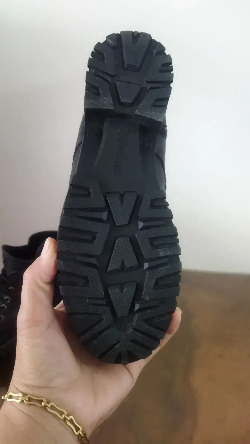 کفش|کیف، کفش، کمربند|سلماس, |دیوار