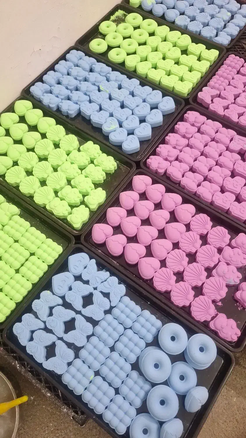 ویزیتور خانم لوازم ارایشی بهداشتی|استخدام بازاریابی و فروش|تهران, آذری|دیوار