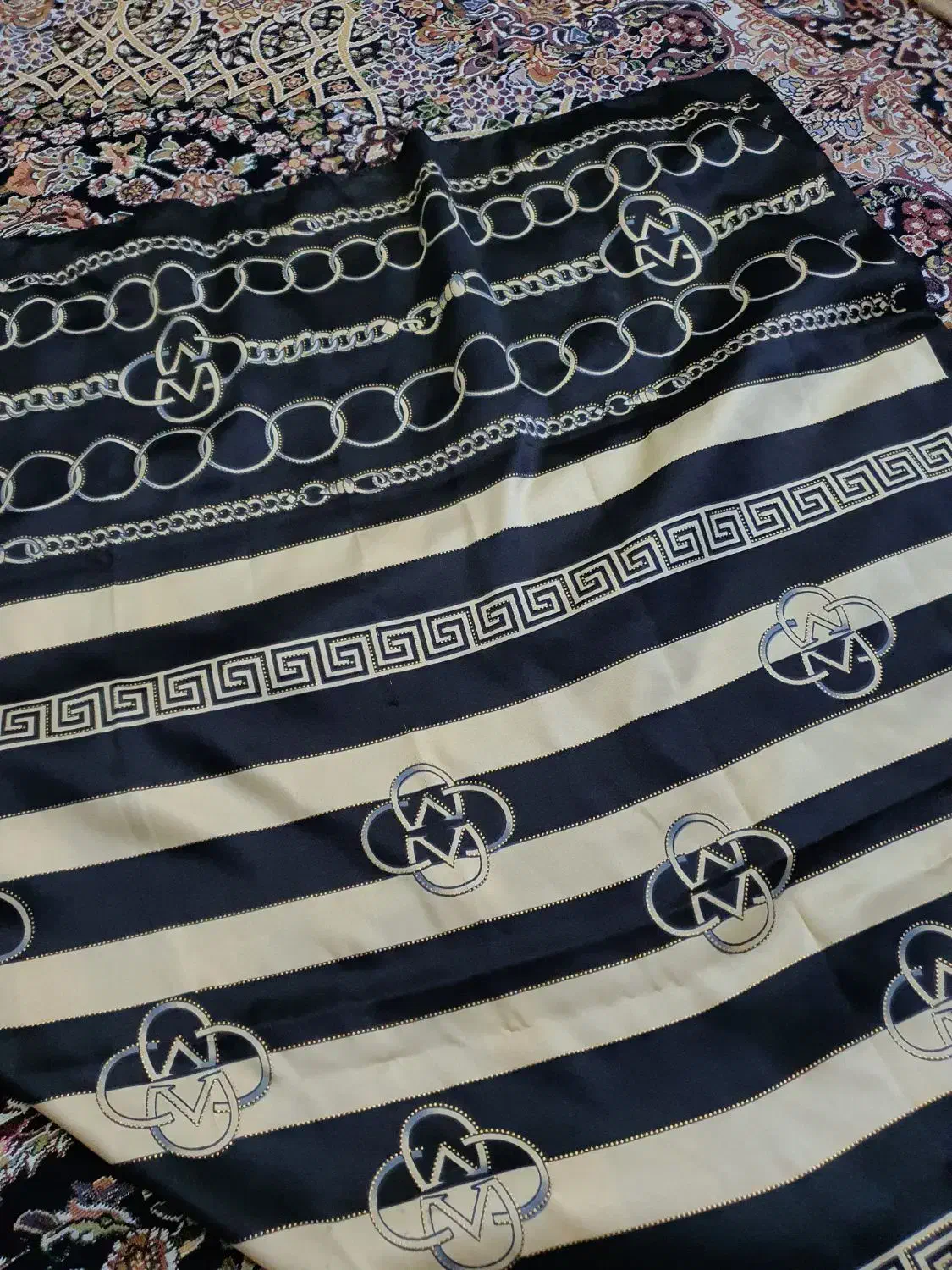 تعدادی روسری ساتن و نخی کاملا نو|لباس|رشت, فلسطین|دیوار