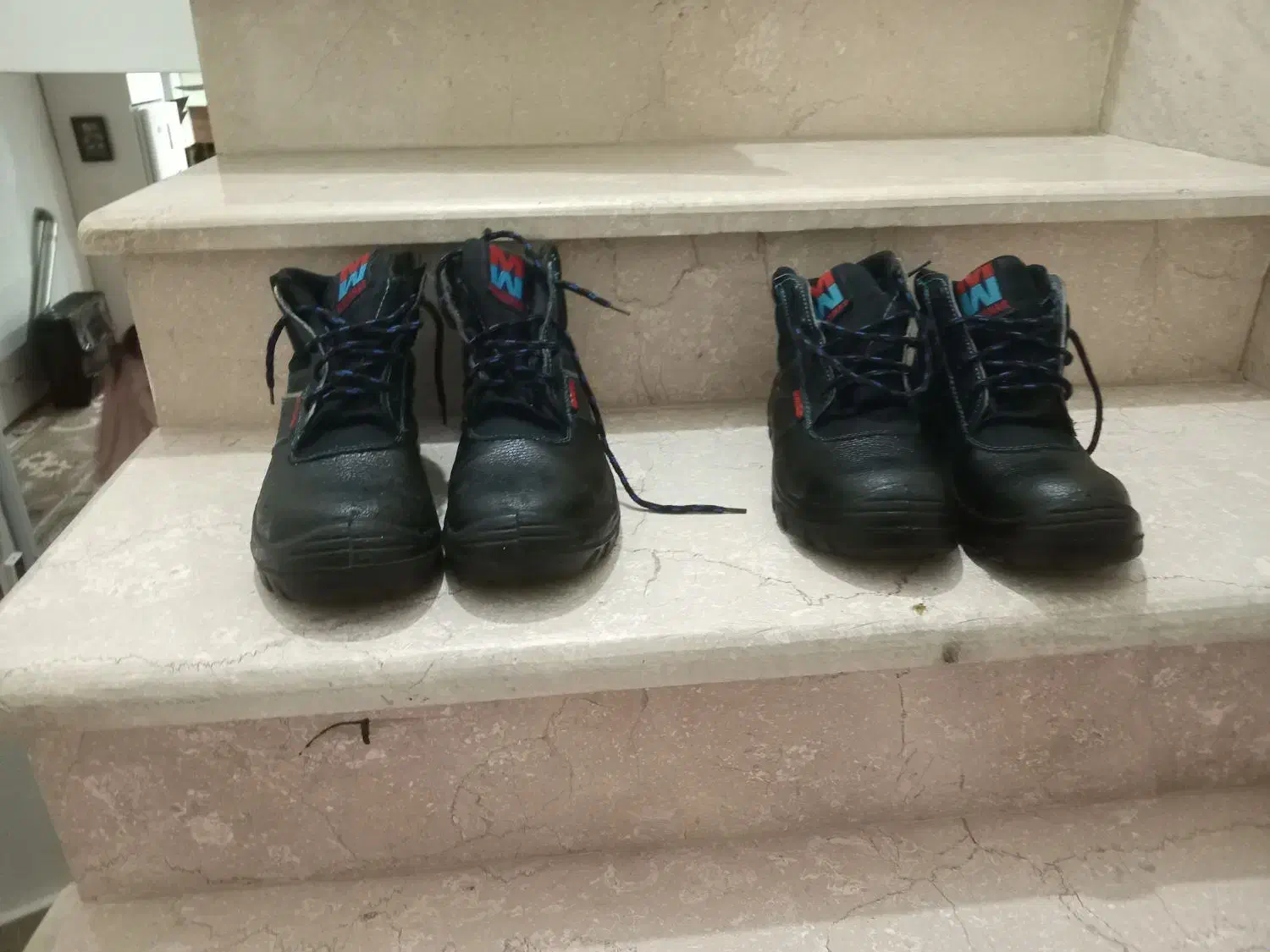 کفش ایمنی|کیف، کفش، کمربند|گنبد کاووس, |دیوار