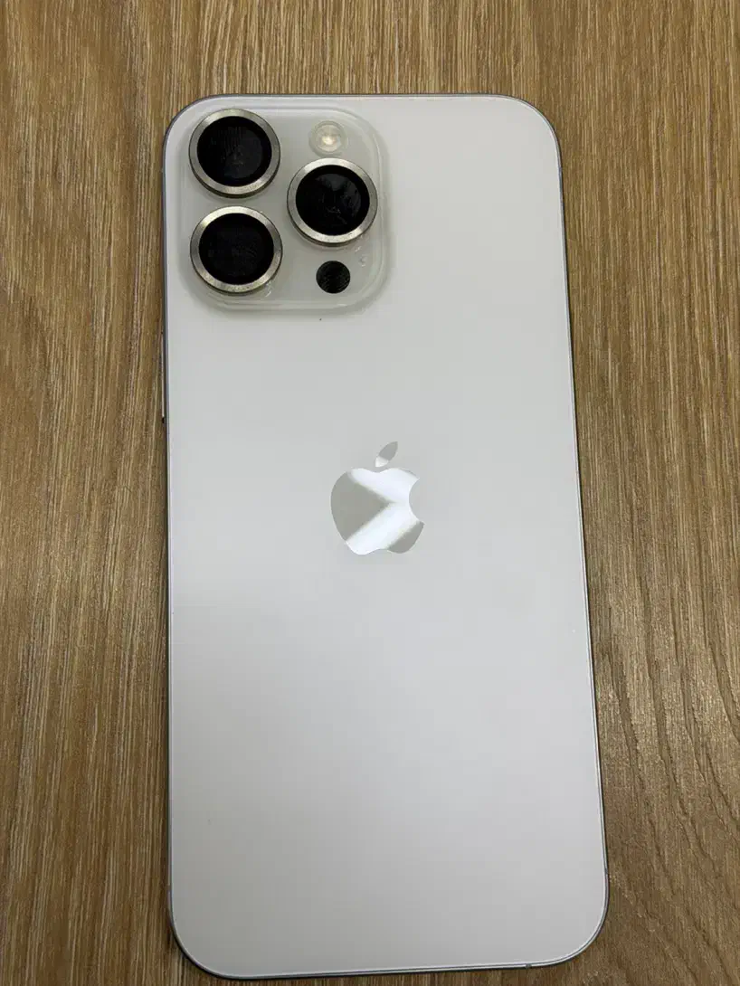 مبایل|موبایل|تهران, آبشار تهران (دریاچه)|دیوار