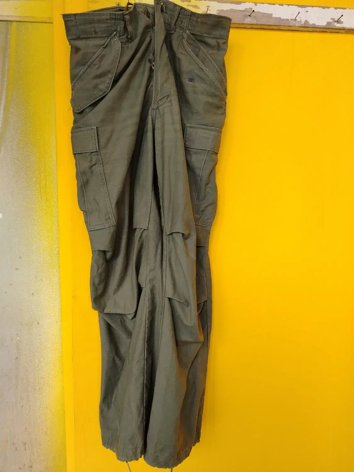 اورکت پیراهن و شلوار آمریکایی|لباس|رشت, گلباغ نماز|دیوار