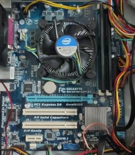 مانیتور و کیس ddr3 قابل ارتقا|رایانه رومیزی|قم, زنبیل آباد|دیوار