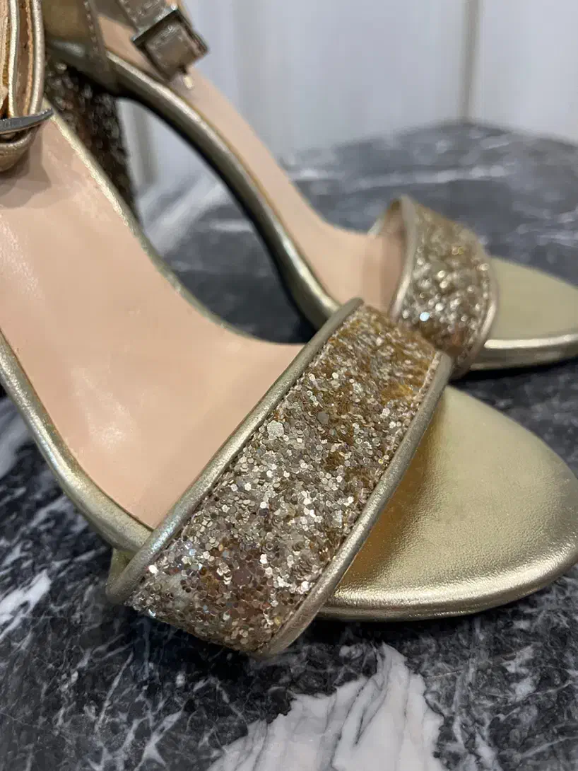 کفش پاشنه دار طلایی|کیف، کفش، کمربند|مشهد, کارمندان دوم|دیوار