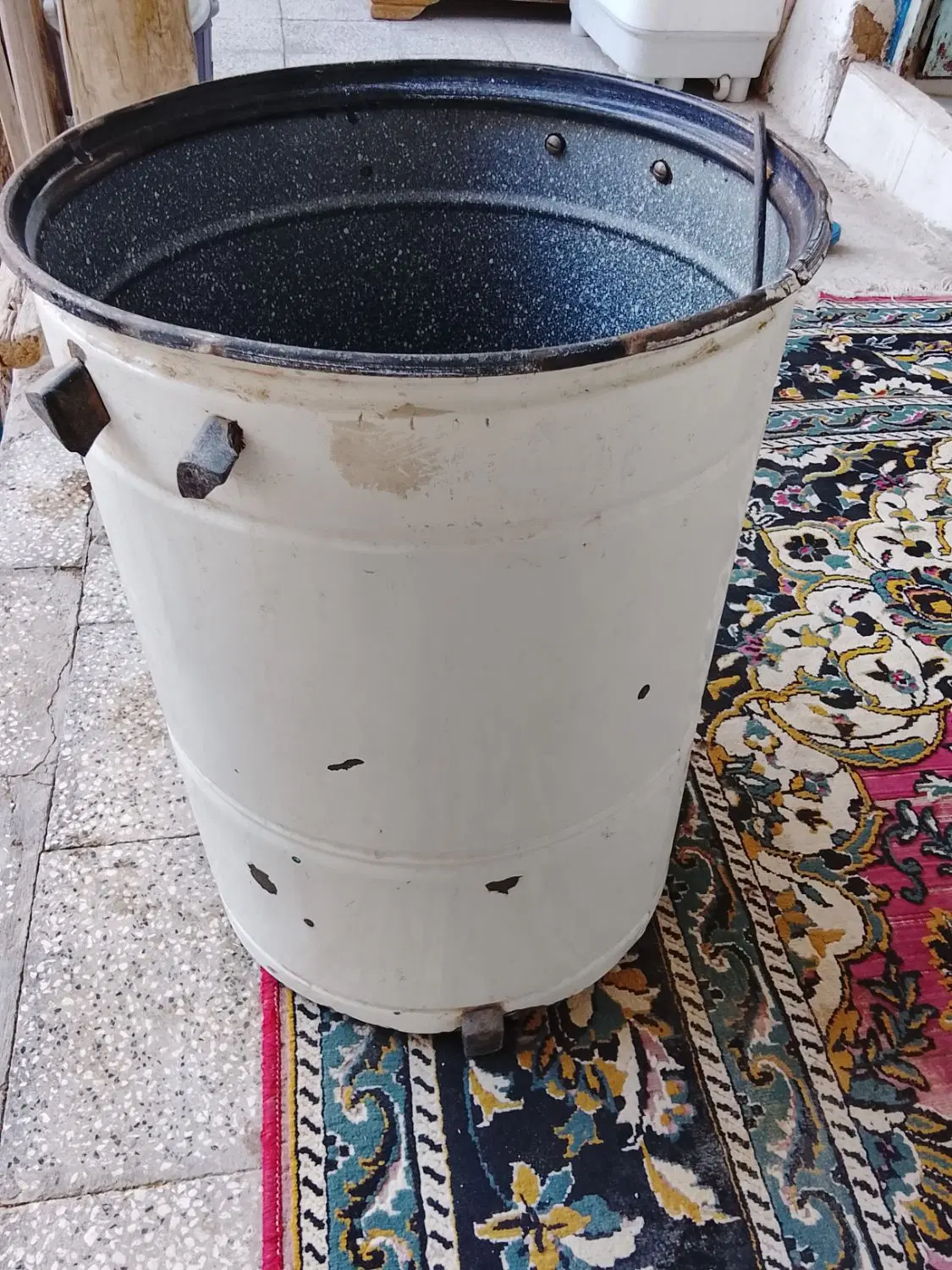 کره گیر|خوردنی و آشامیدنی|تربت‌حیدریه, آغوی|دیوار
