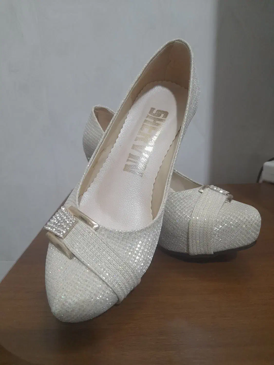 کفش مجلسی|کیف، کفش، کمربند|مهریز, |دیوار