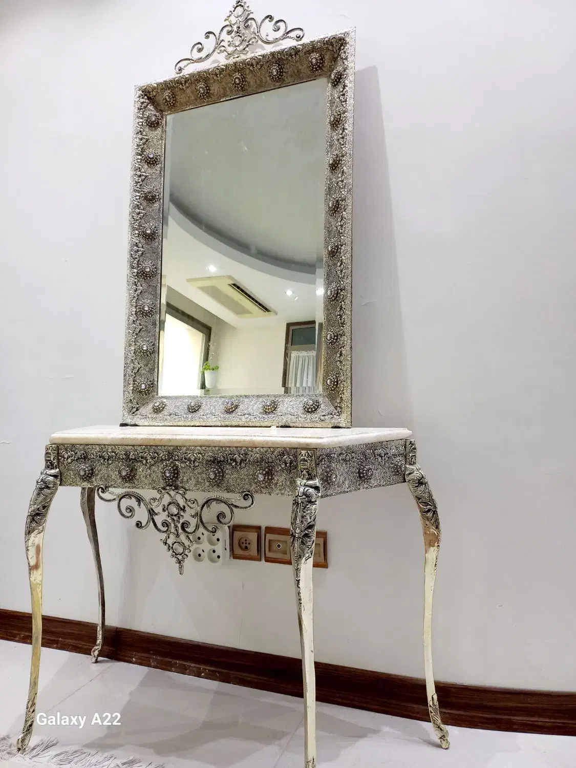 آینه و کنسول برنجی با سنگ مرمر|بوفه، ویترین، کنسول|اصفهان, شهرستان|دیوار